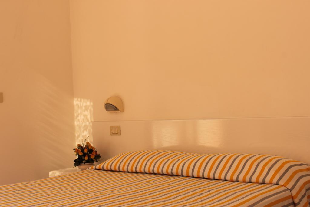 Residence Azzurro Massignano Habitación foto